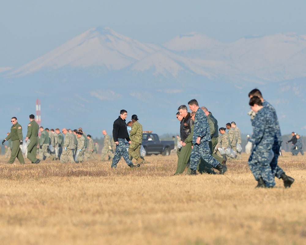 Misawa service members conduct FOD walkdown