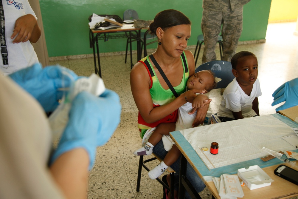 Helping Dominicans with Medical Readiness Training Exercises