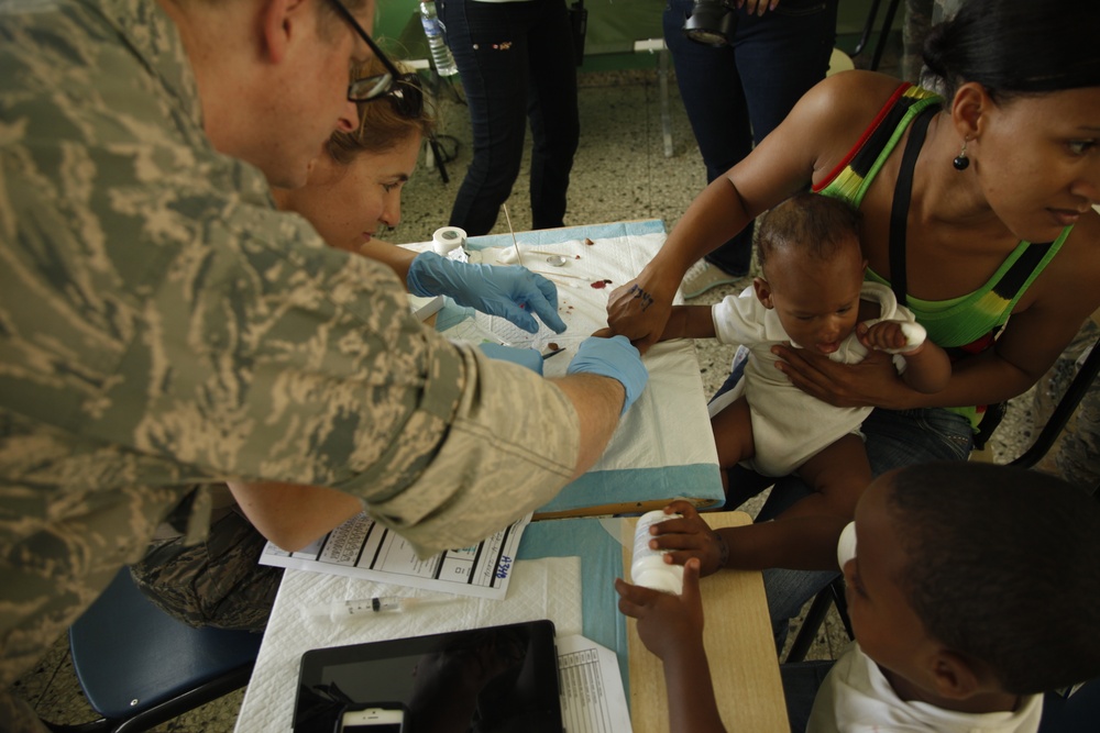 Helping Dominicans with Medical Readiness Training Exercises