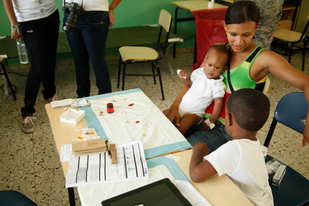 Helping Dominicans with Medical Readiness Training Exercises