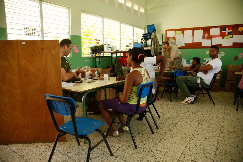 Helping Dominicans with Medical Readiness Training Exercises