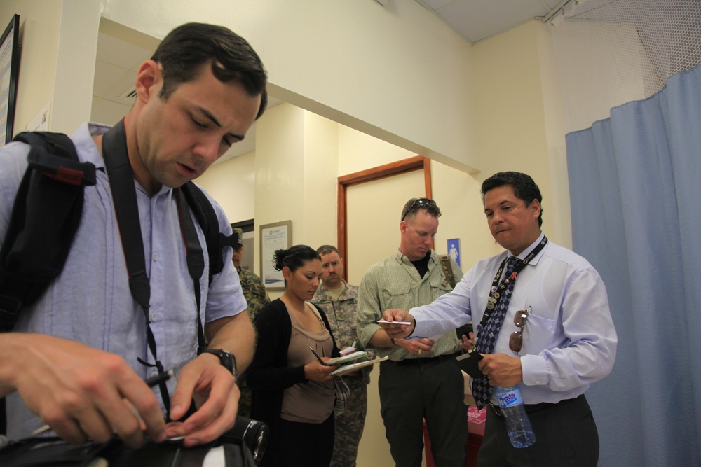 US Army medical doctors examine a Santo Domingo Hospital