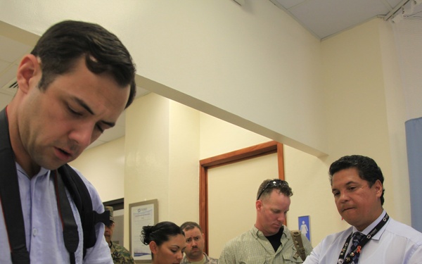 US Army medical doctors examine a Santo Domingo Hospital