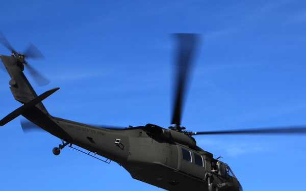 US Army medical doctors examine a Santo Domingo Hospital