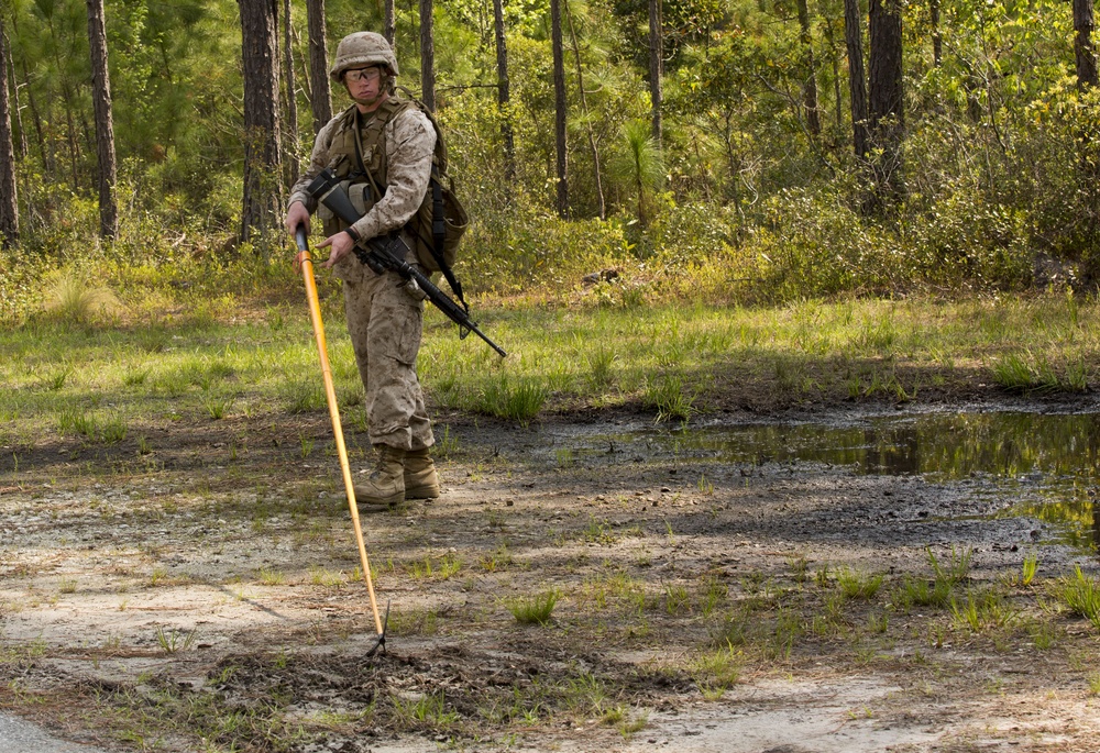 Marines participate in counter IED training