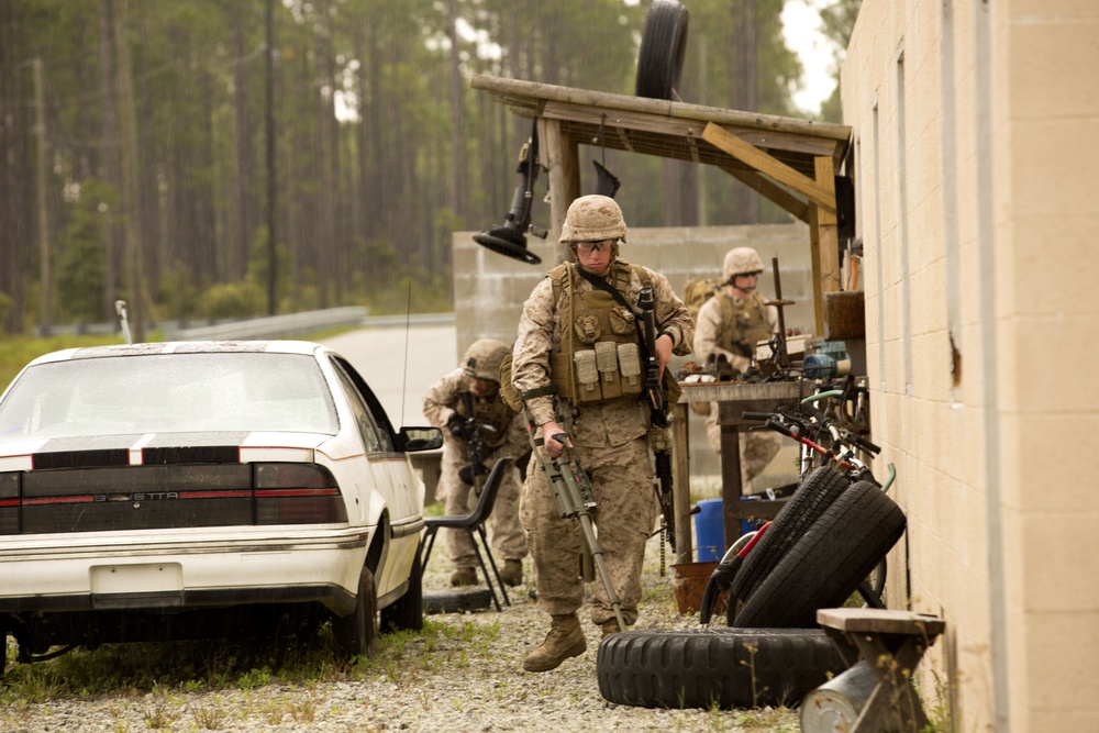 Marines participate in counter IED training