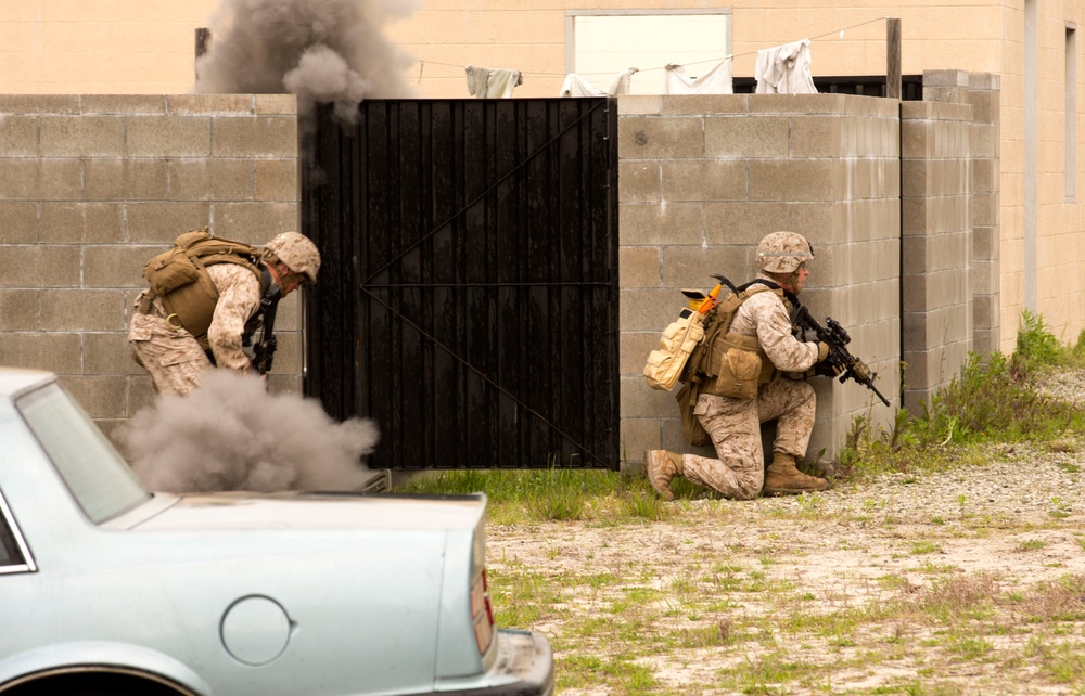 Marines participate in counter IED training