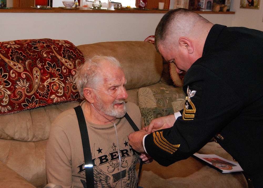 Navy Recruiting District Ohio presents award to World War II veteran