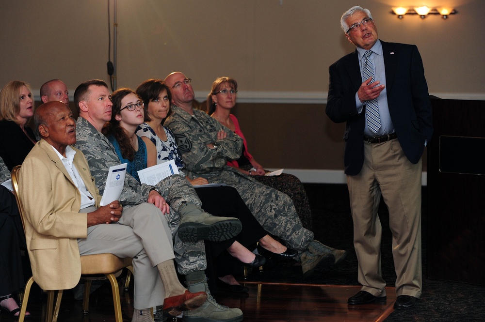 Holocaust, Nazi Germany survivor shares life story for Team Seymour