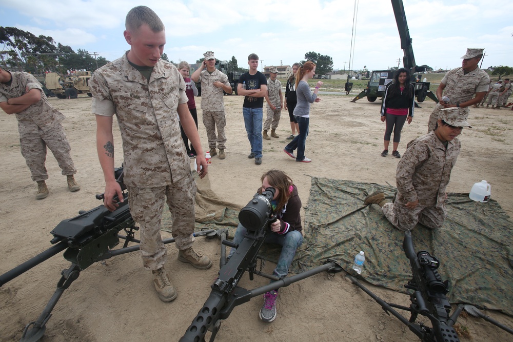9th Communications Battalion helps spouses understand Marine life