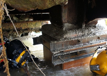 Underwater Concrete Placement FOAL Eagle 2014