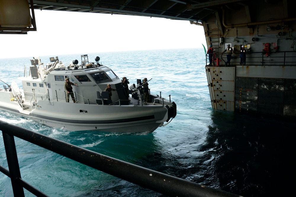 USS Mesa Verde well deck activity