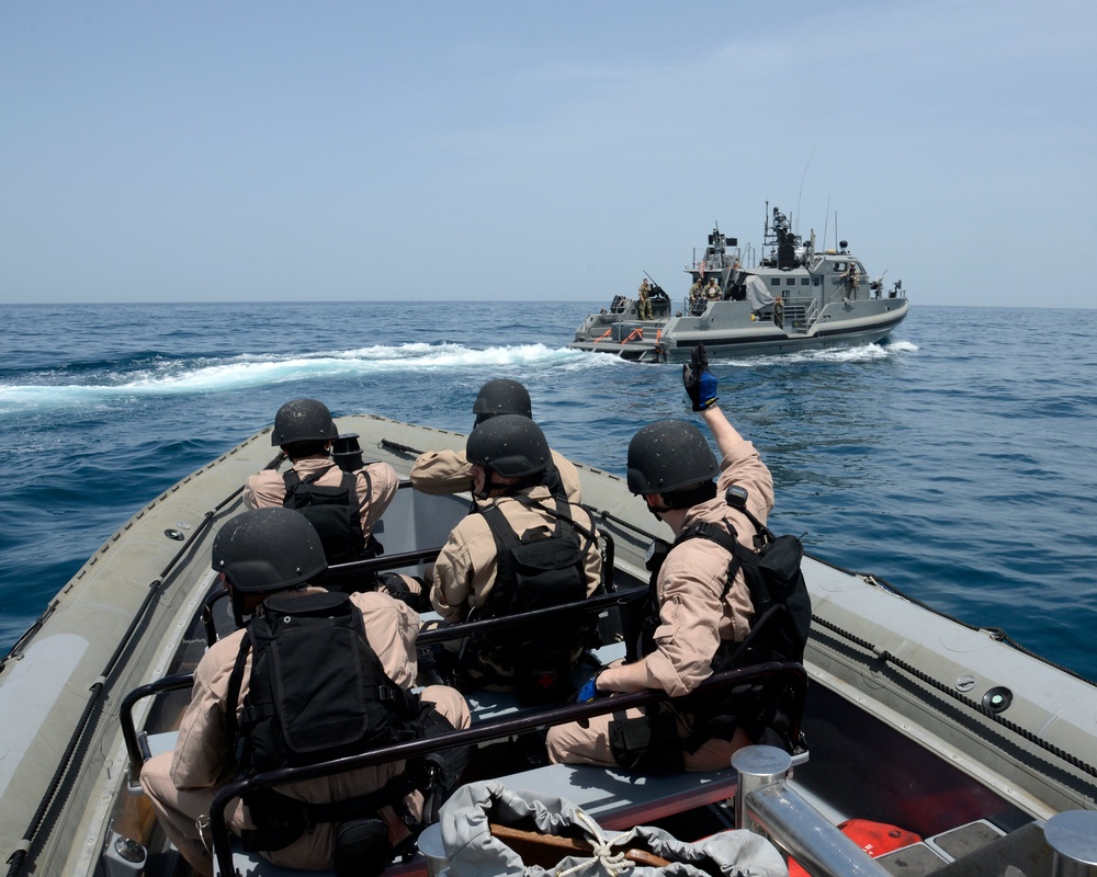 USS Mesa Verde visit, board, search and seizure exercise