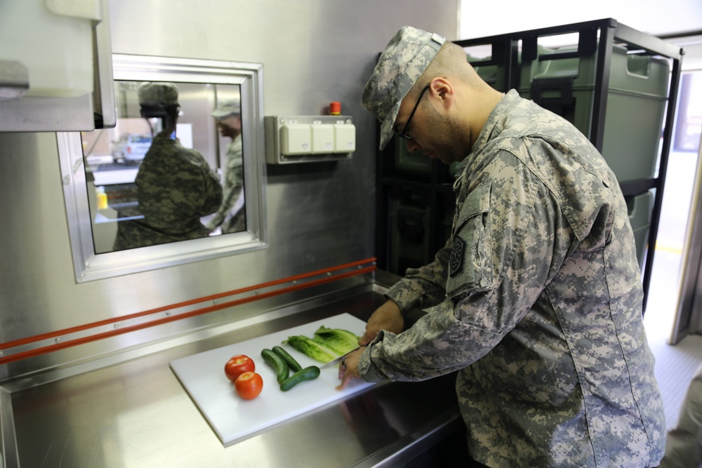 U.S. Army cooks meet with Kuwait National Guard for mobile kitchen demonstration
