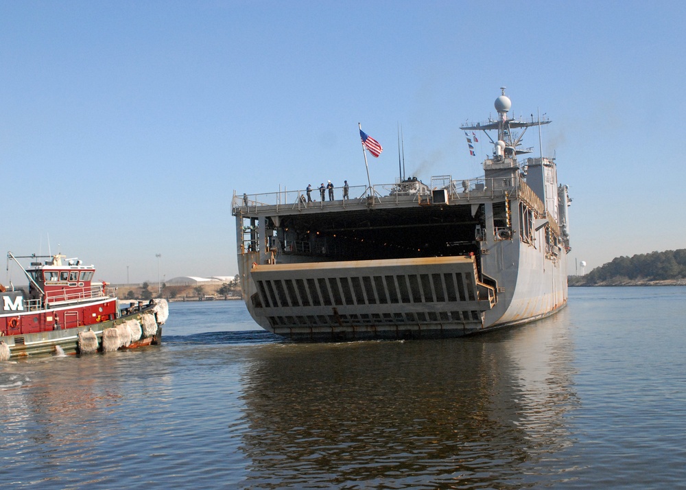 USS Carter Hall departs Joint Expeditionary Base Little Creek-Fort Story