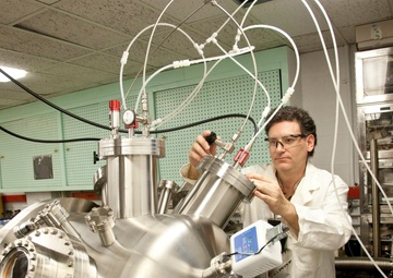 Adjusting the flow of argon gas