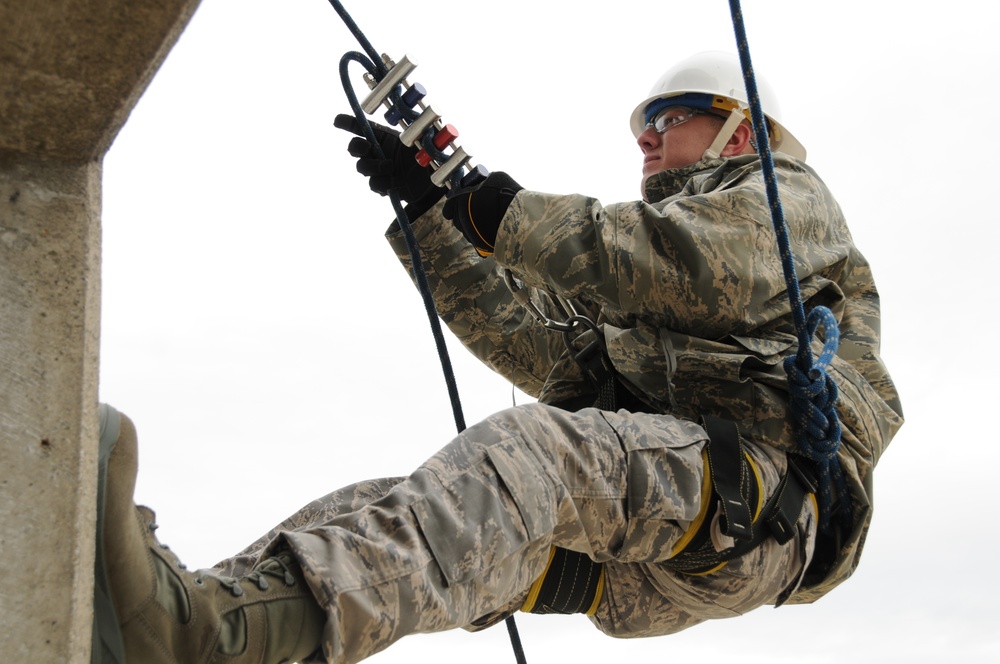 180th Fighter Wing rappelling