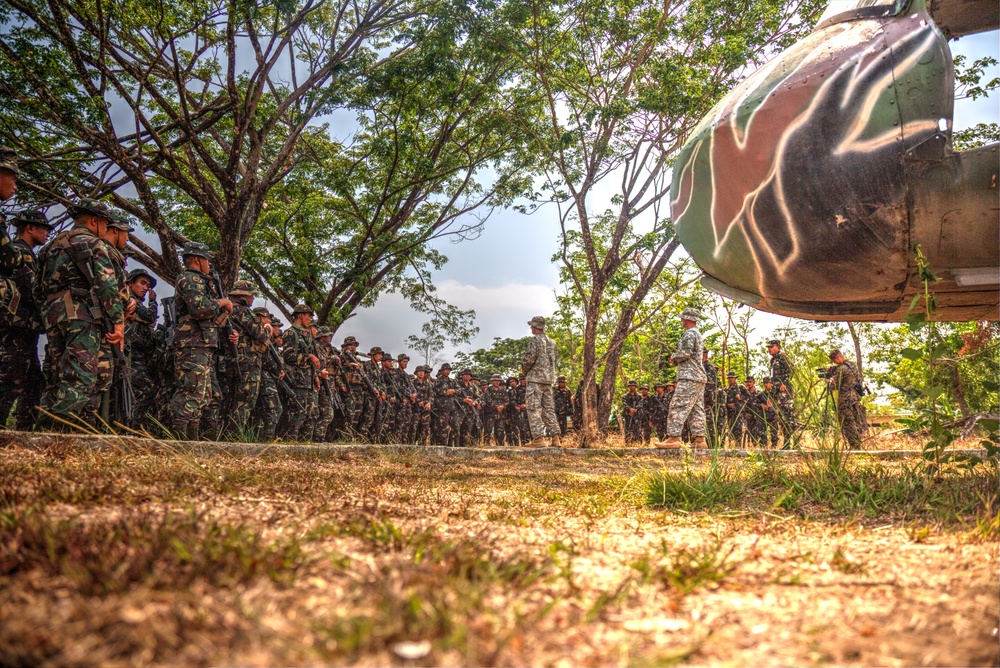Philippine and US Army conduct static load training