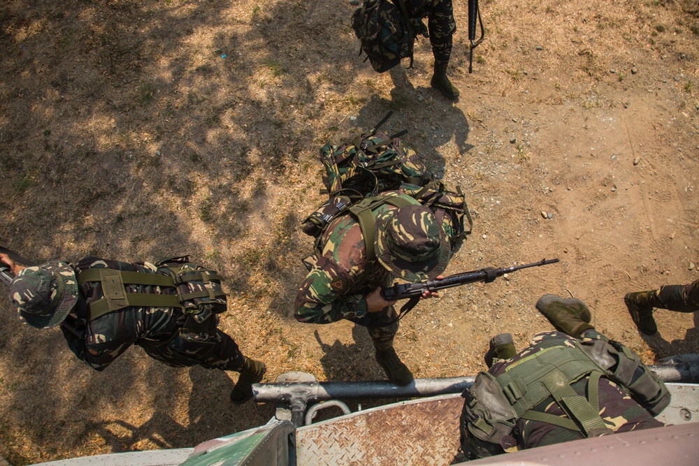 Philippine and US Army conduct static load training