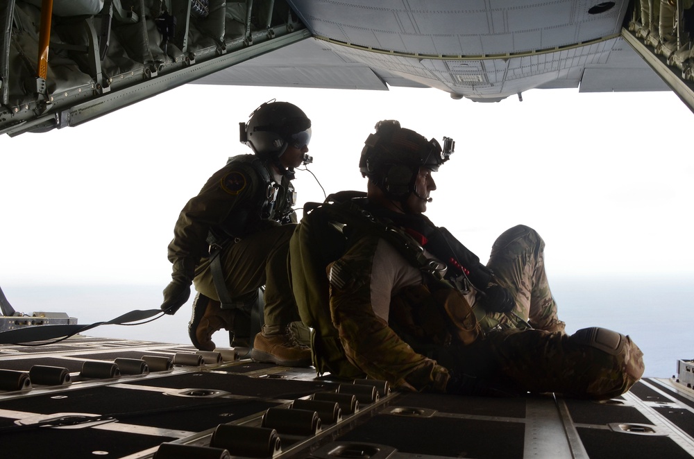 Davis-Monthan Airmen en route to rescue injured sailors in Pacific Ocean