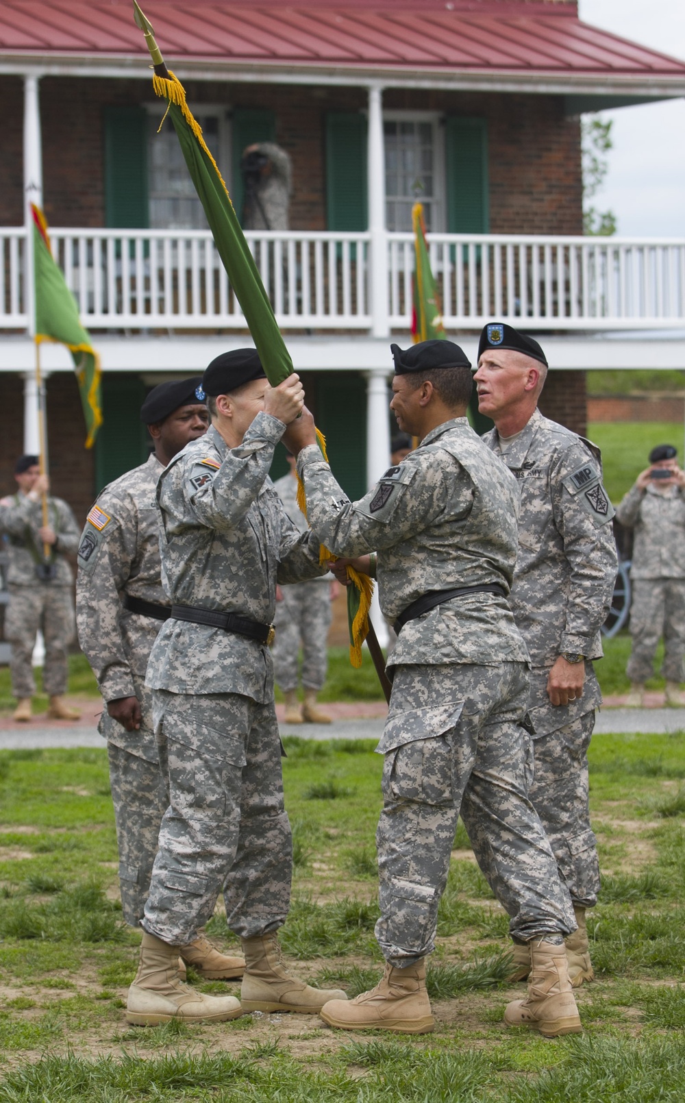 Holman relinquishes command of military police unit at Fort McHenry ceremony