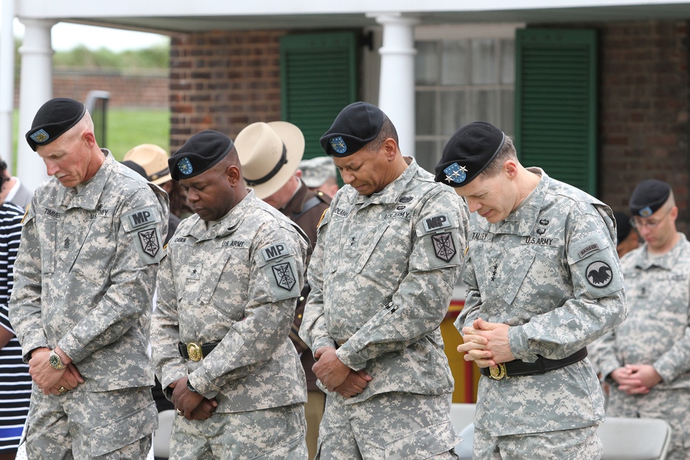 Holman relinquishes command of Military Police unit at Ft. McHenry ceremony