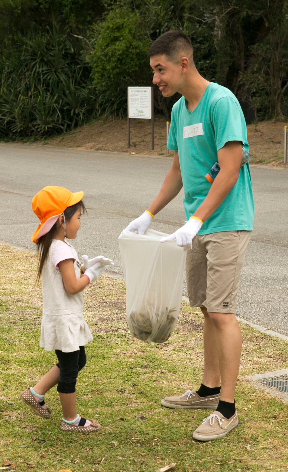 DVIDS - News - Marines, local residents clean parks, celebrate Earth Day