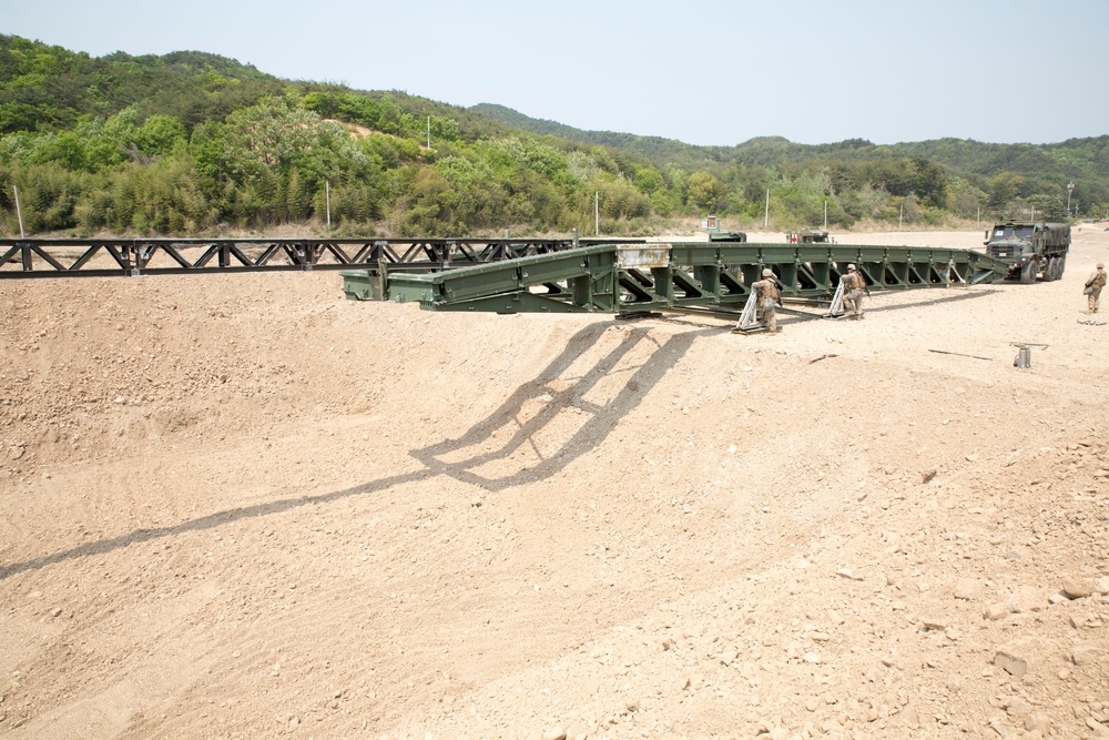 ROK, US Marines ensure future battlefield success with bridging capabilities