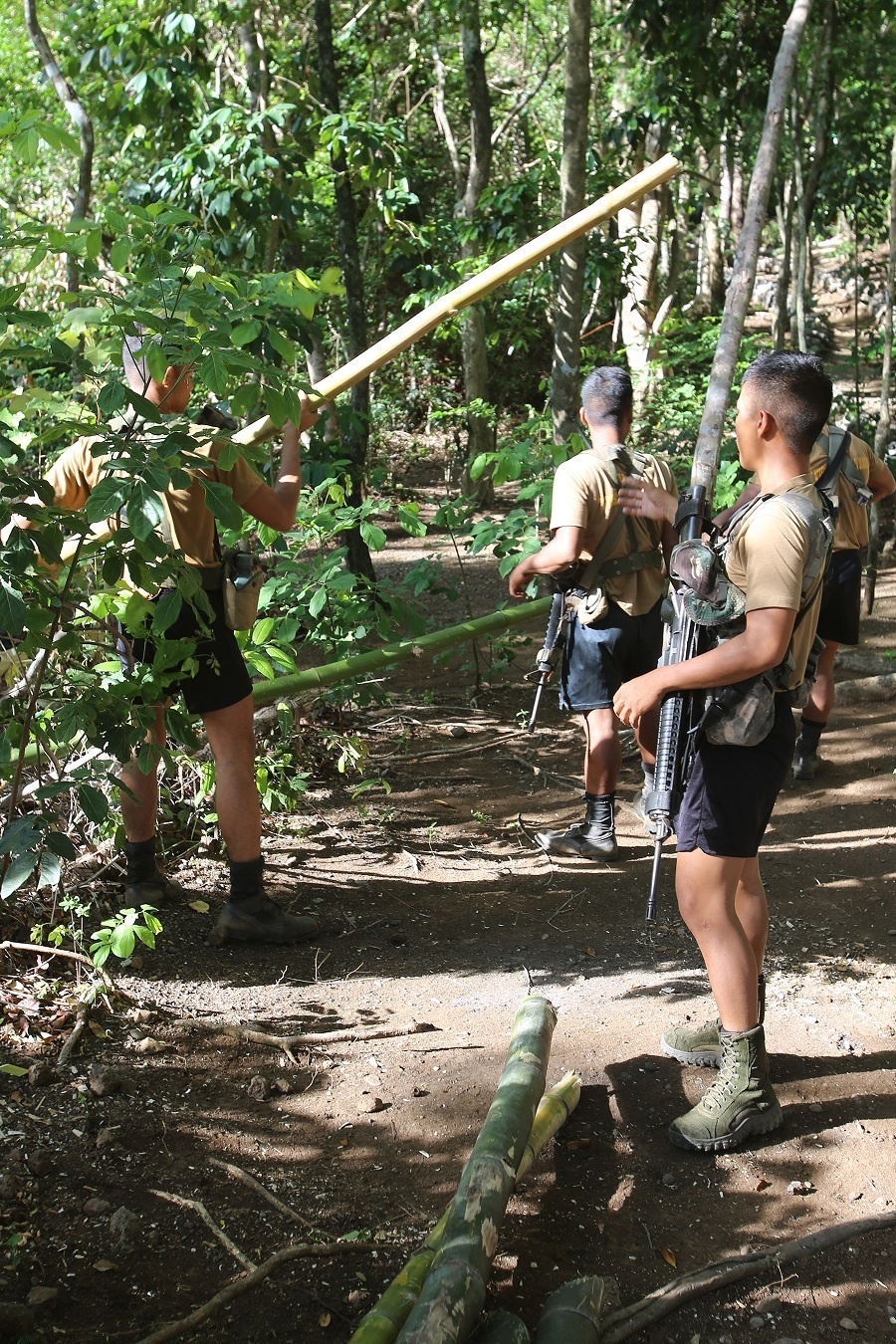 Welcome to the Jungle: Soldiers participate in survival training with Philippine Special Forces