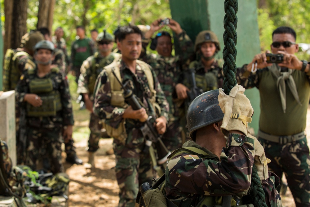 Fast rope training with AFP and US SOF