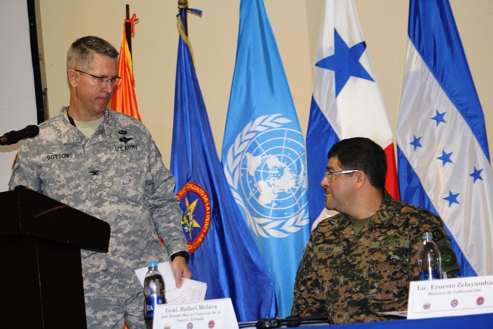 US and El Salvador personnel work together during FA-HUM exercise