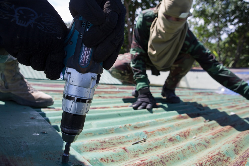 AFP and U.S. service members make improvements to Tamaoyan Elementary School