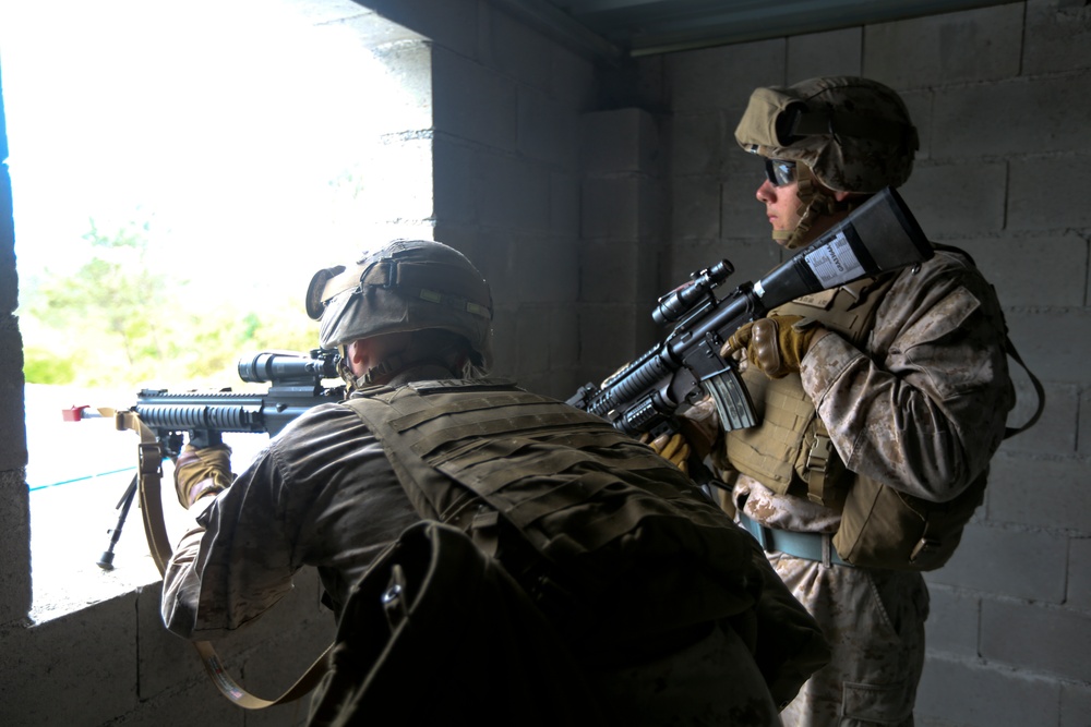 U.S. Marines, Spanish Army train infantry skills together