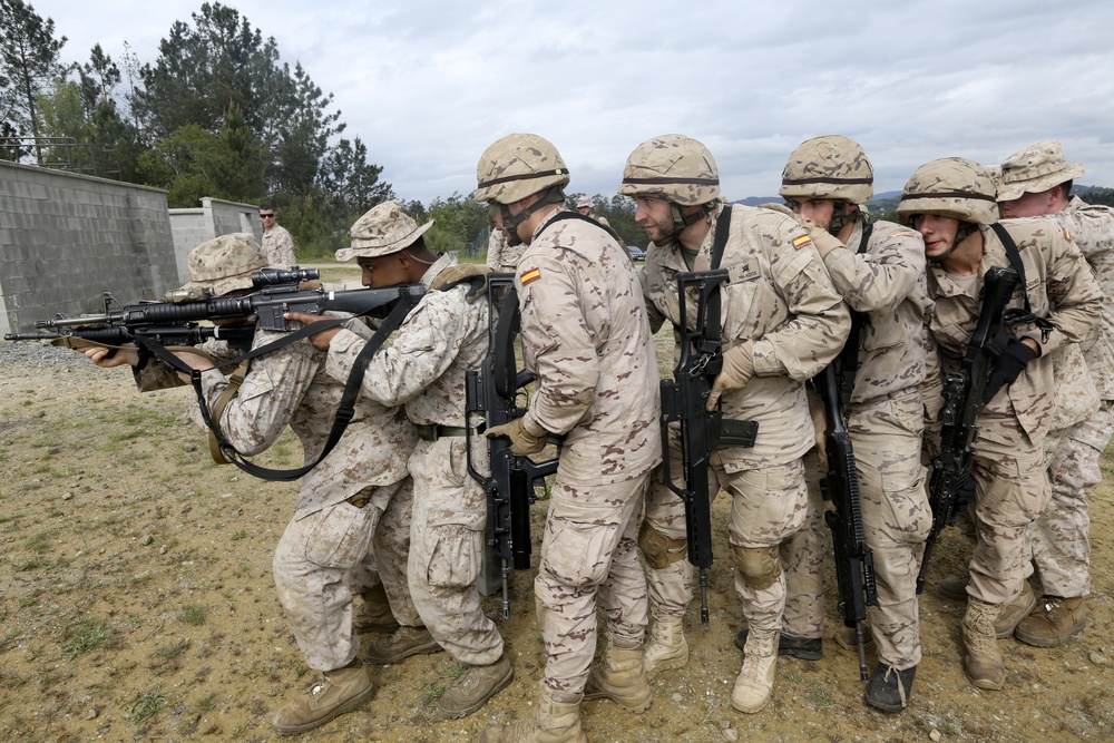 U.S. Marines, Spanish Army train infantry skills together