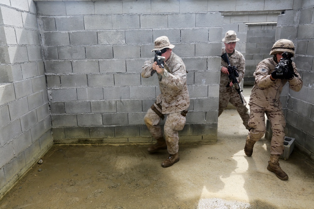 U.S. Marines, Spanish Army train infantry skills together