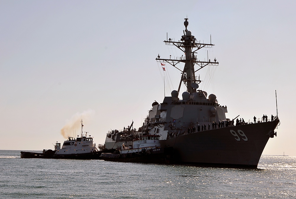 USS Farragut arrives at Mole Pier