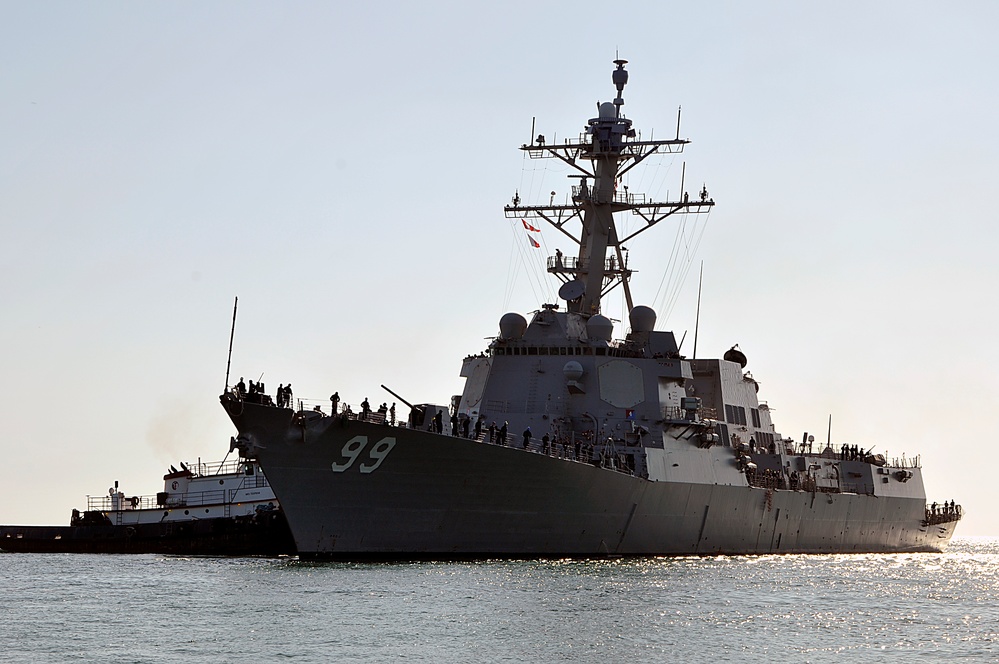 USS Farragut arrives at Mole Pier