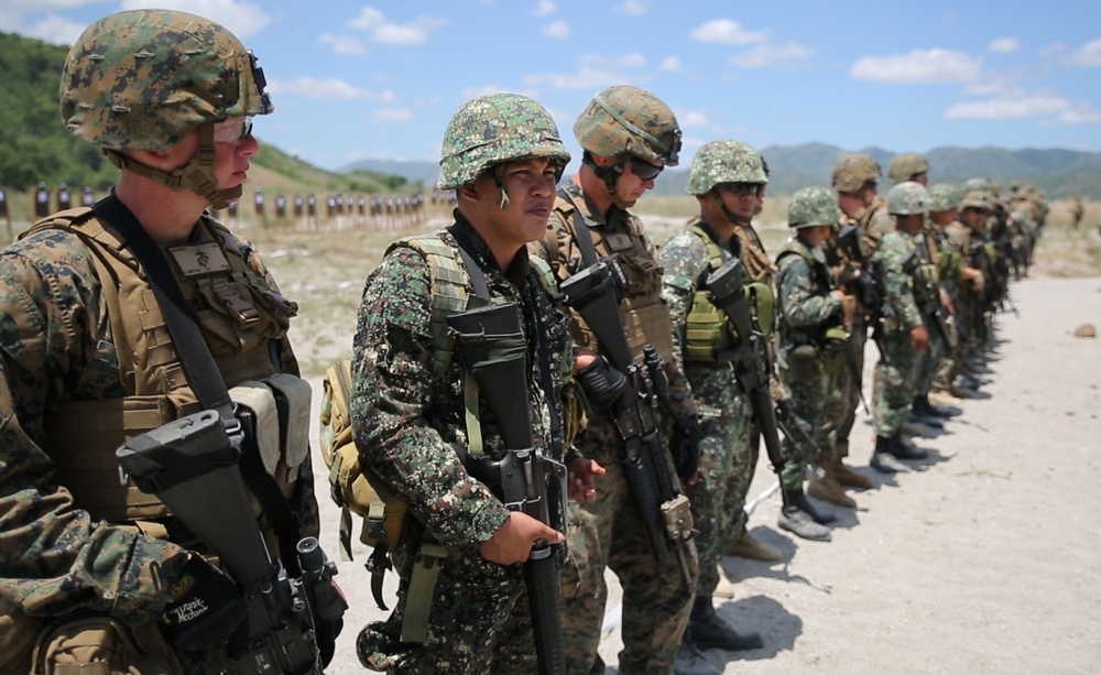 Philippine and U.S. Marines conduct rifle, machine gun drills on first day of annual combined exercise