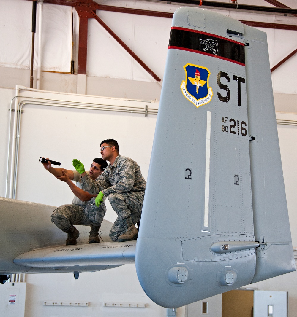 Techniques and steps to inspect an A-10 Thunderbolt II