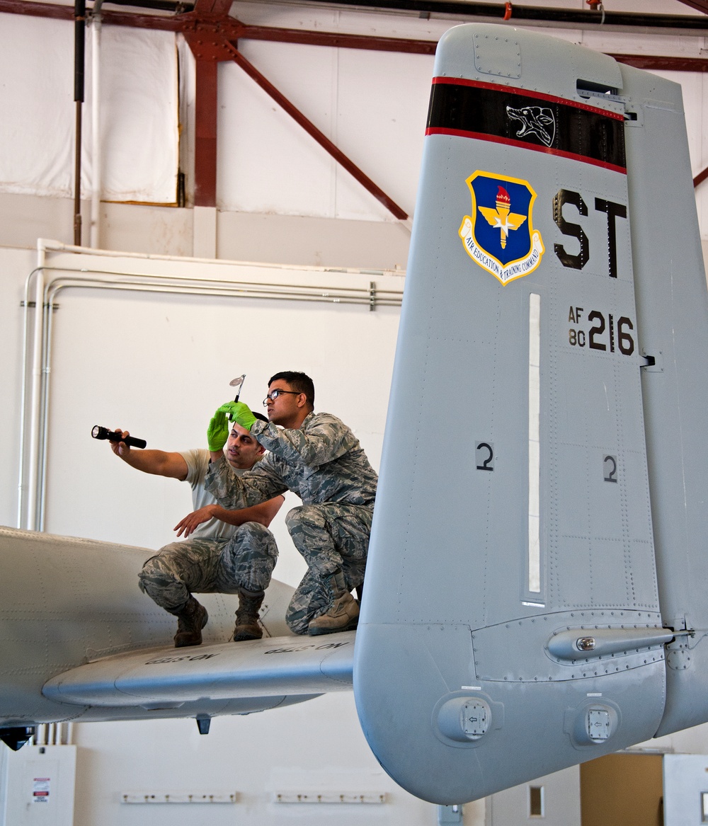 Techniques and steps to inspect an A-10 Thunderbolt II