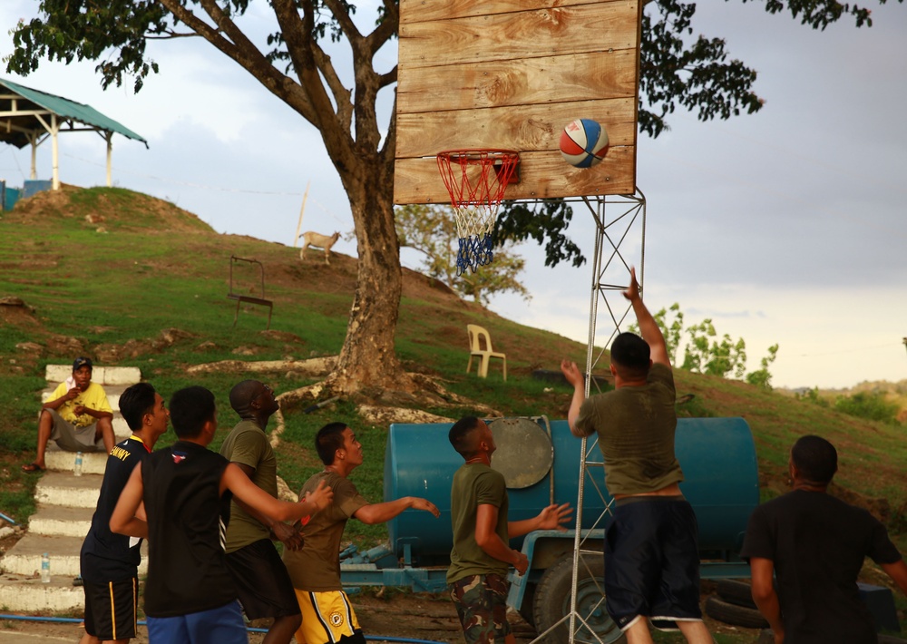 Philippine, U.S. service members host basketball match following opening ceremony of Balikatan 2014