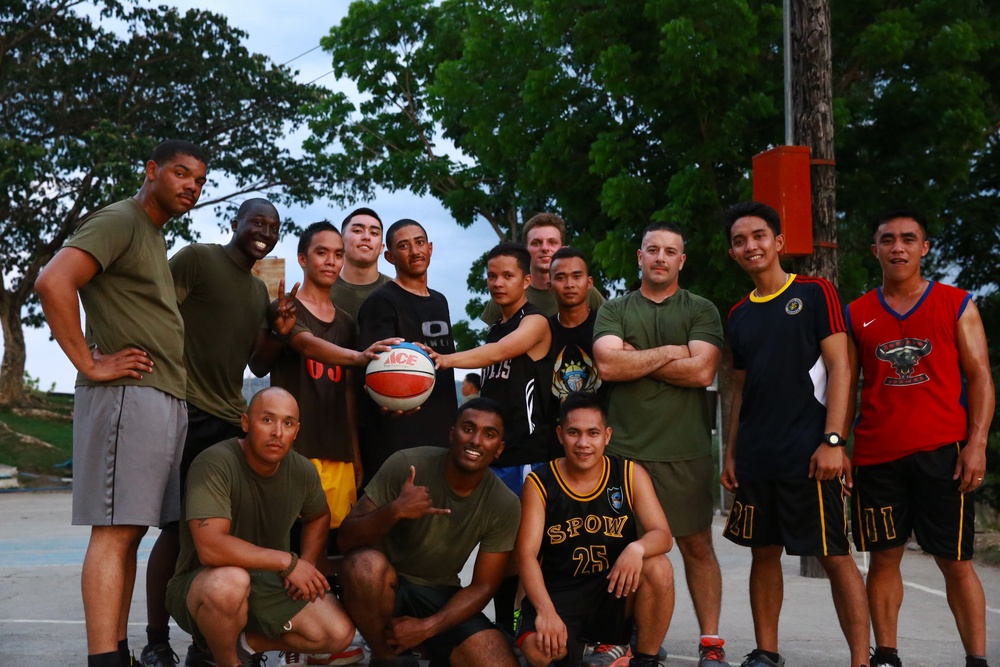 Philippine, U.S. service members host basketball match following opening ceremony of Balikatan 2014