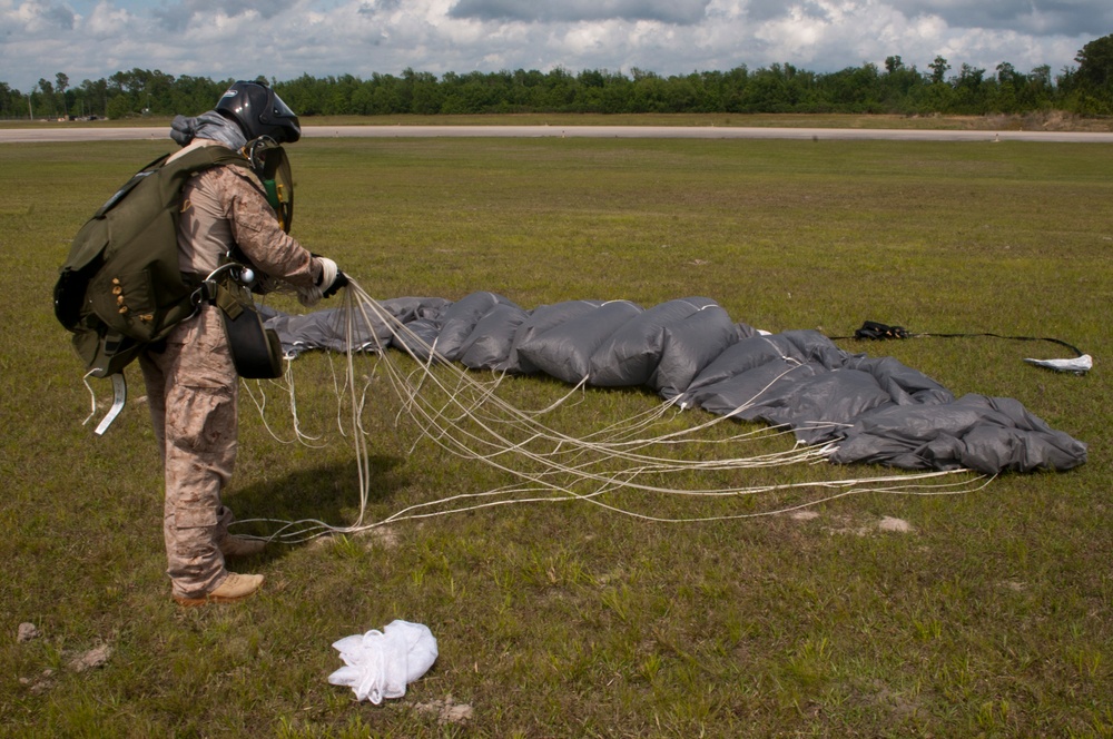 Marines conduct airborne operation in south Mississippi