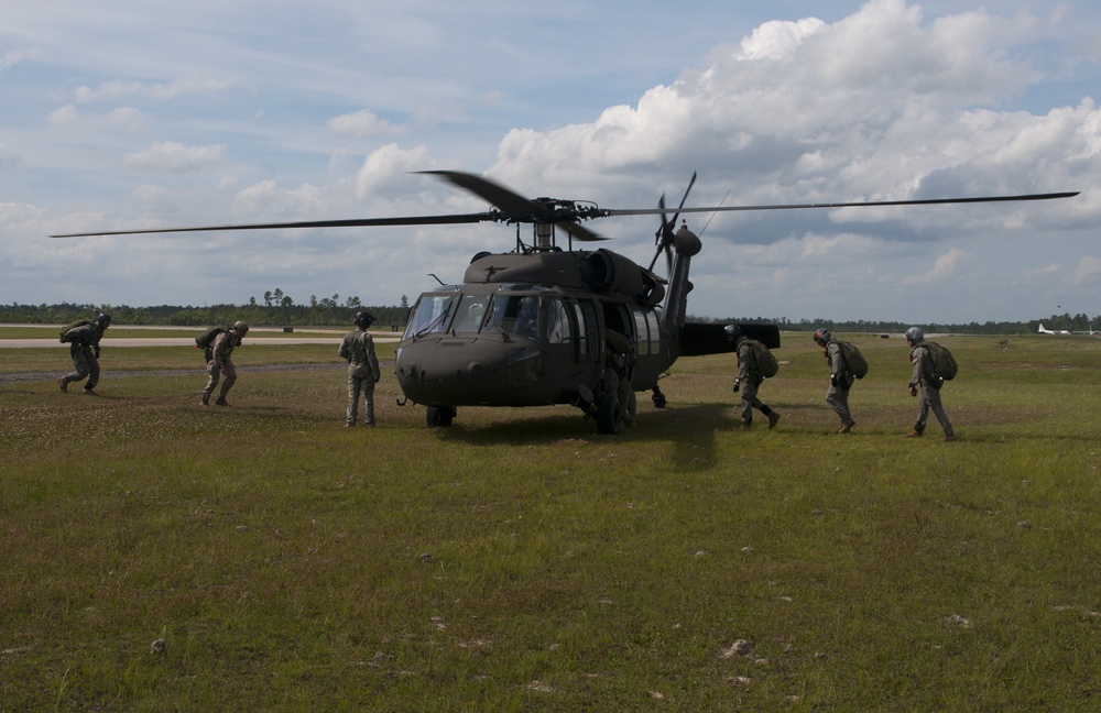 Marines conduct airborne operation in south Mississippi