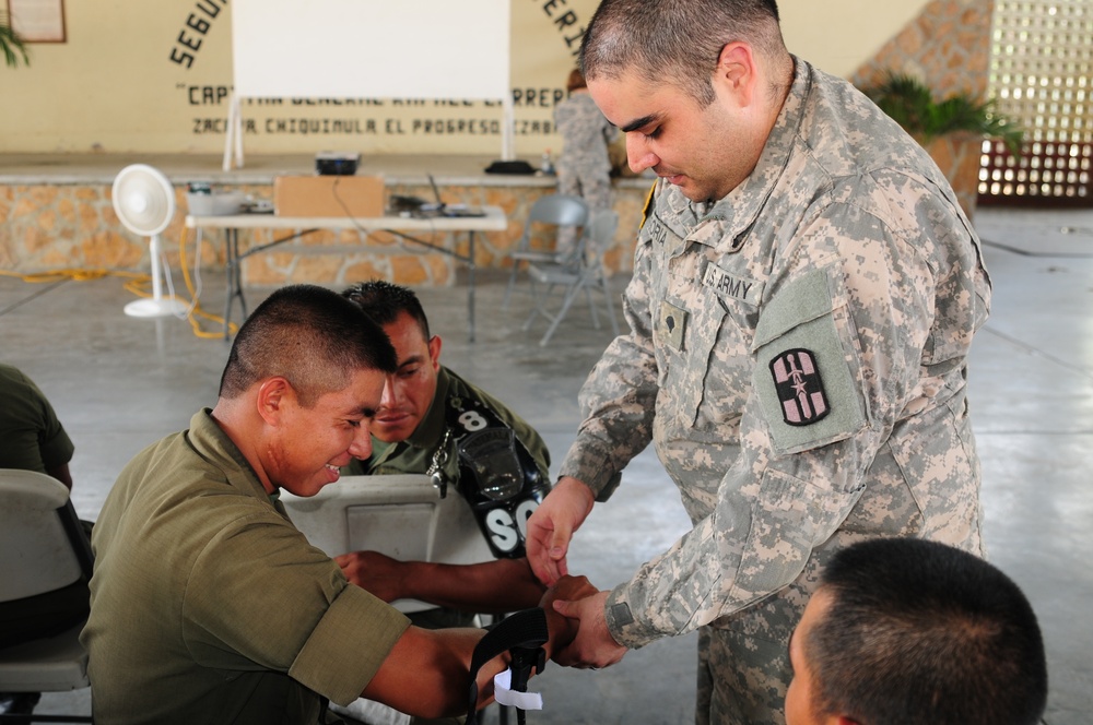 349th Combat Support Hospital trains Guatemalan soldiers