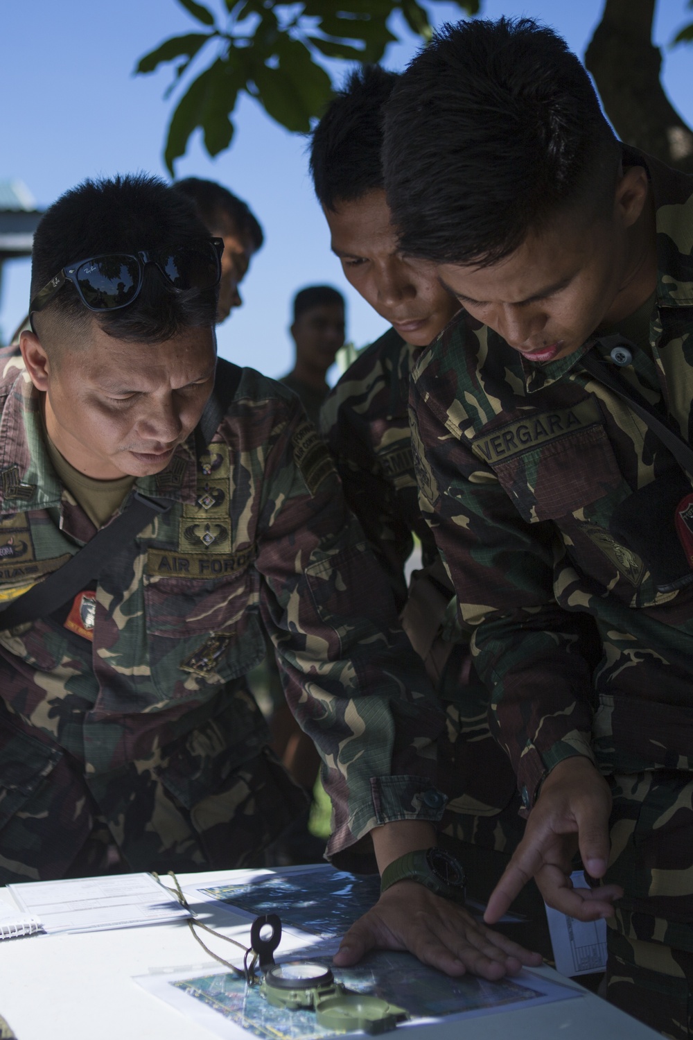 Philippine and U.S. Conduct Close Air Support Training