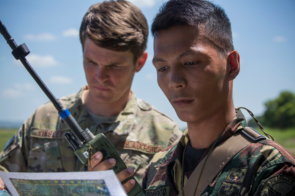Philippine and U.S. Conduct Close Air Support Training