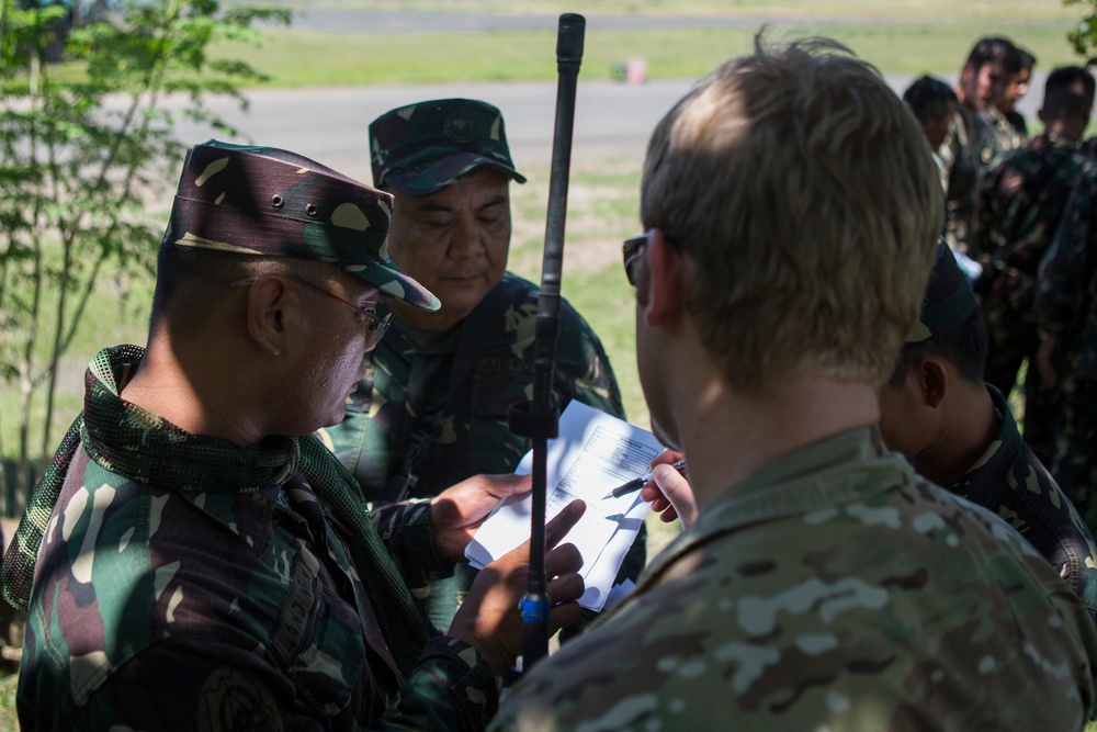 Philippine and U.S. Conduct Close Air Support Training