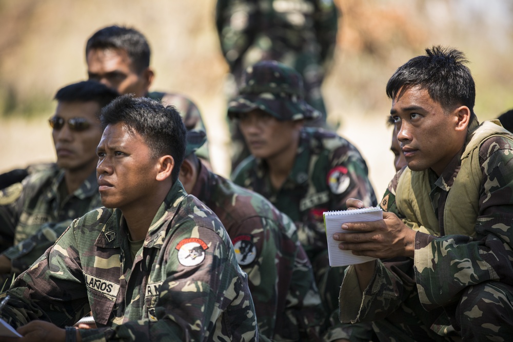 Sensitive site exploitation training with Philippine and U.S. SOF