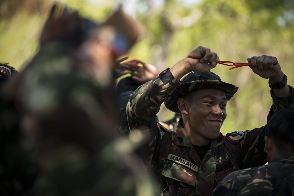 Sensitive site exploitation training with Philippine and U.S. SOF